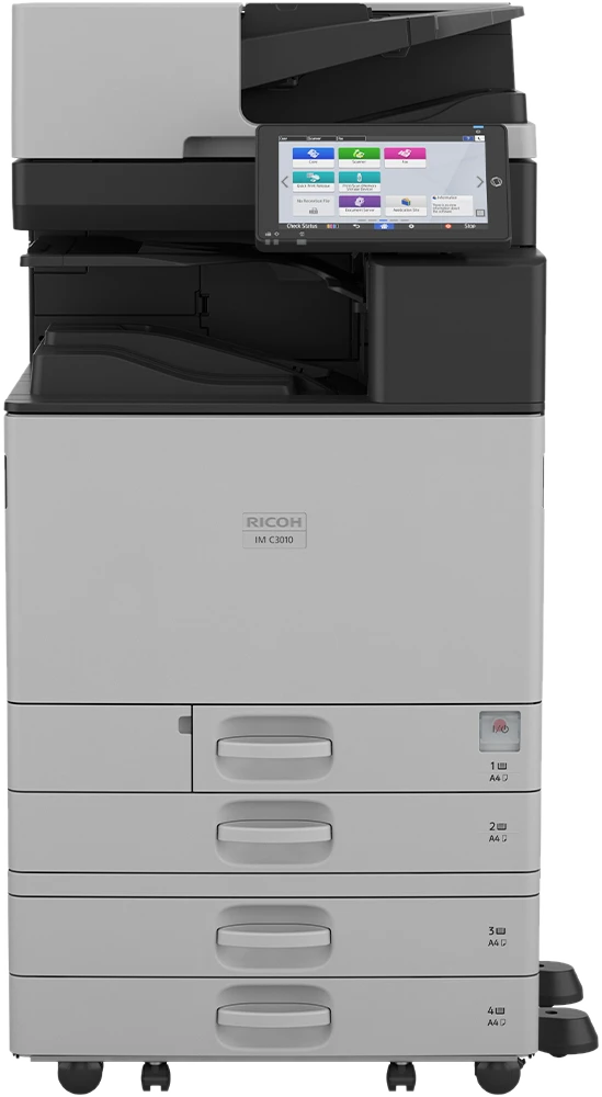 Multifunzione a colori Ricoh IM C3010 vista frontale, con Smart Operation Panel e quattro cassetti carta